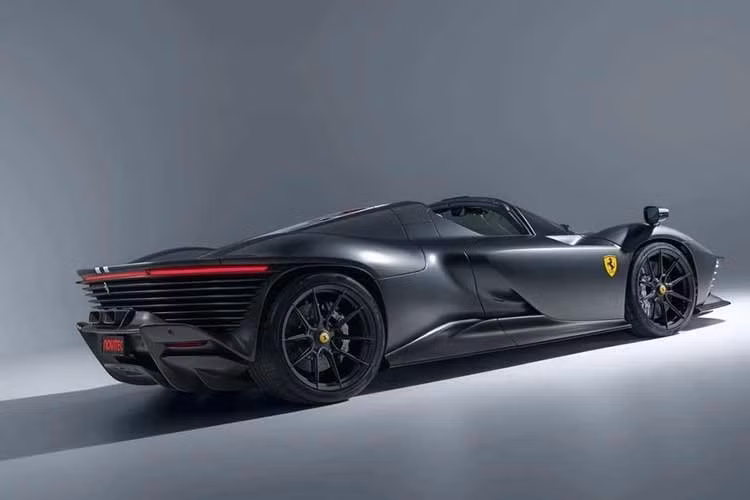 Sức mạnh nguyên bản của Ferrari Daytona SP3 trang bị động cơ V12 hút khí tự nhiên 6.5L, sản sinh công suất 840 mã lực và mô-men xoắn 697 Nm, đi kèm hộp số ly hợp kép F1 DCT 7 cấp.