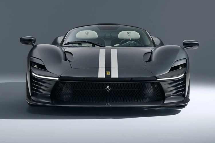 Ferrari Daytona SP3 là mẫu xe thứ 4 trong dải sản phẩm Icona Series, lấy cảm hứng từ "huyền thoại" Ferrari F40, sử dụng động cơ V12 hút khí tự nhiên danh tiếng.