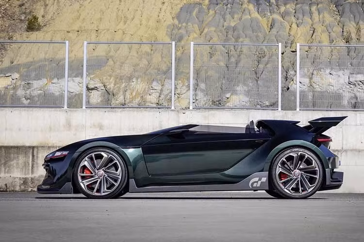 Điểm nhấn của xe là động cơ VR6 dung tích 3.0 L twin-turbo sản sinh công suất 503 mã lực và mô-men xoắn đạt 560 Nm, kết hợp hộp số DSG cùng dẫn động AWD 4Motion. GTI Roadster Vision Gran Turismo tăng tốc 0-100 km/h trong 3,6 giây và đạt tối đa 309 km/h.