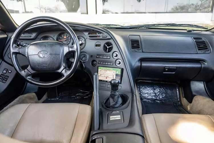 Chiếc xe trong bài đi kèm với báo cáo Carfax, cho thấy không có sự sai lệch nào về số km đã đi. Đại lý bán xe đã minh bạch về những khuyết điểm của chiếc Supra gần 30 năm tuổi này. Báo cáo Carfax cho thấy xe bị hư hỏng nhẹ ở phần trước sau một vụ tai nạn vào tháng 9 năm 2001.