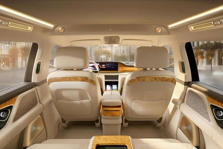 Về công năng, xe được trang bị hàng loạt công nghệ thông minh và tính năng an toàn hiện đại, cùng các tiện ích chỉ có ở xe sang như ghế không trọng lực; cửa đóng mở tự động; hệ thống giải trí đến từ các thương hiệu hàng đầu thế giới...