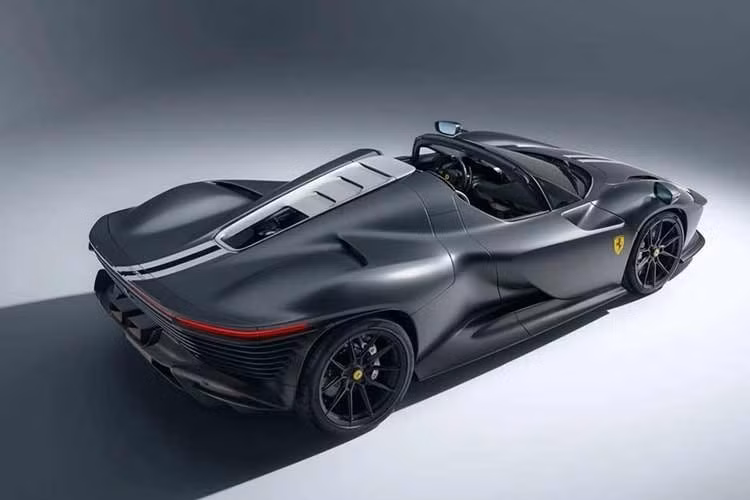 Toàn bộ hệ thống xả được phủ lớp cách nhiệt nhằm giảm nhiệt độ khoang động cơ và cải thiện độ ổn định. Để tản nhiệt tốt hơn, Novitec mang đến giải pháp mạ vàng 999 cho toàn bộ ống xả.