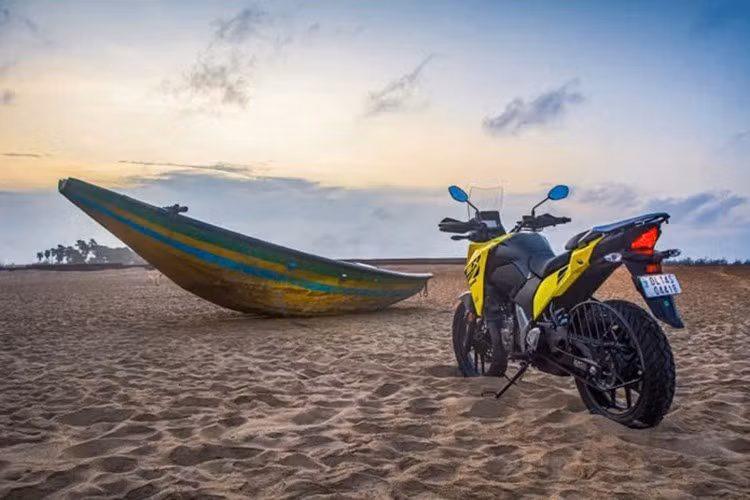 Khối động cơ của Suzuki V-Strom SX 250 thế hệ mới đã được tinh chỉnh nhẹ, tiếp tục mang lại hiệu suất ổn định, phản hồi tốt và phù hợp với nhu cầu sử dụng đa địa hình.