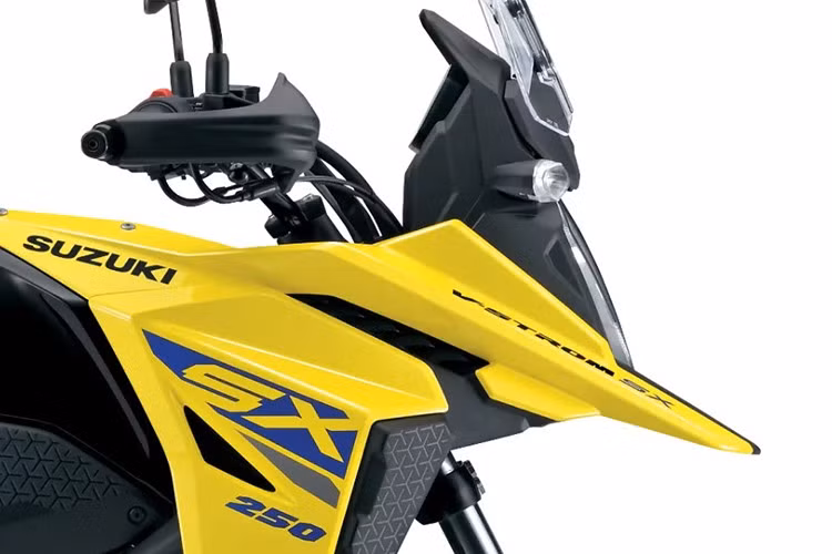 Bên cạnh việc làm mới màu sơn, V-Strom SX 250 2025 còn được bổ sung các họa tiết đồ họa mới và hoa văn dập nổi ở phần ốp thân xe, nhằm tăng tính nhận diện và cảm giác cao cấp cho người dùng.