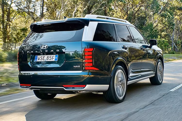 Tất cả các mẫu SUV Hyundai Palisade đều được trang bị ghế thư giãn Relaxation Comfort ở hàng ghế đầu, ghế thư giãn Relaxation Comfort ở hàng ghế thứ hai, và chức năng ngả lưng ghế ở phiên bản 7 chỗ, cùng với hàng ghế thứ ba chỉnh điện có chức năng gập, trượt và ngả.