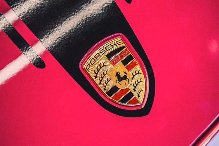 Hệ truyền động của xe Porsche 718 Boxster Style Edition vẫn là khối động cơ 4 xi-lanh tăng áp 2.0 lít, sản sinh công suất 300 mã lực và mô-men xoắn 380 Nm.