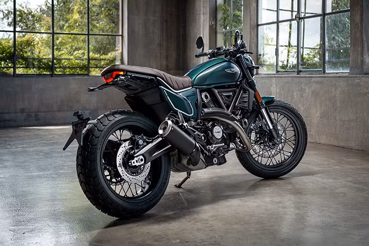 Màu sắc này, được thiết kế bởi trung tâm phong cách Ducati , nhằm tôn vinh những biểu tượng xe thể thao thập niên 1970, dù là xe 2 bánh hay 4 bánh. Nhà sản xuất xe Ý không nêu tên cụ thể của bất kỳ biểu tượng nào trong số này, nên mọi người có thể tự do tưởng tượng bất kỳ chủ đề nào họ thích cho sự tôn vinh này.