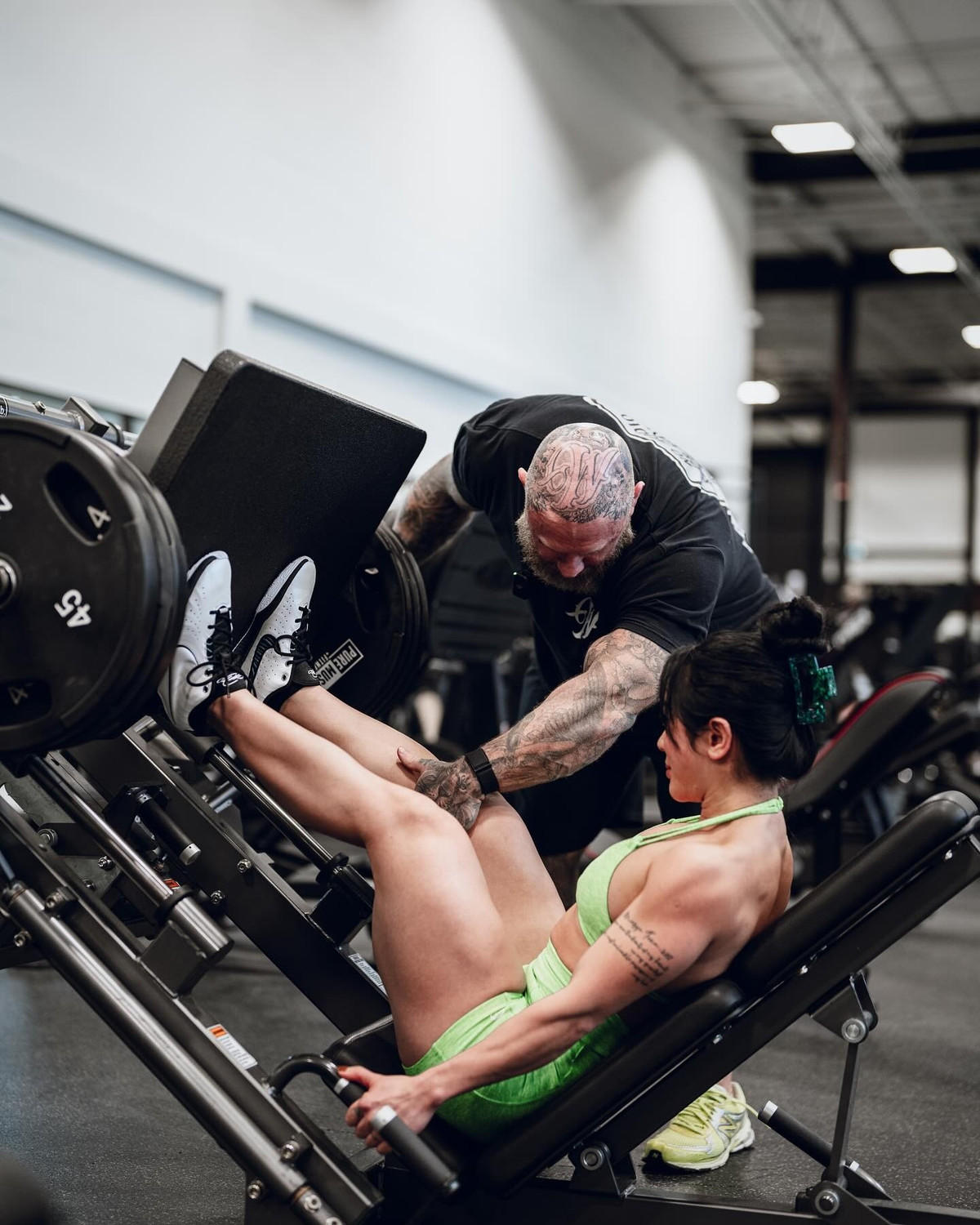 Điều đáng nói, Phương Thúy luôn nhấn mạnh vòng 3 khủng của mình là kết quả của quá trình tập luyện bền bỉ, kiên nhẫn nhiều năm. Chính vì vậy, cô được xem như hình mẫu truyền cảm hứng cho giới trẻ theo đuổi fitness chuyên nghiệp.