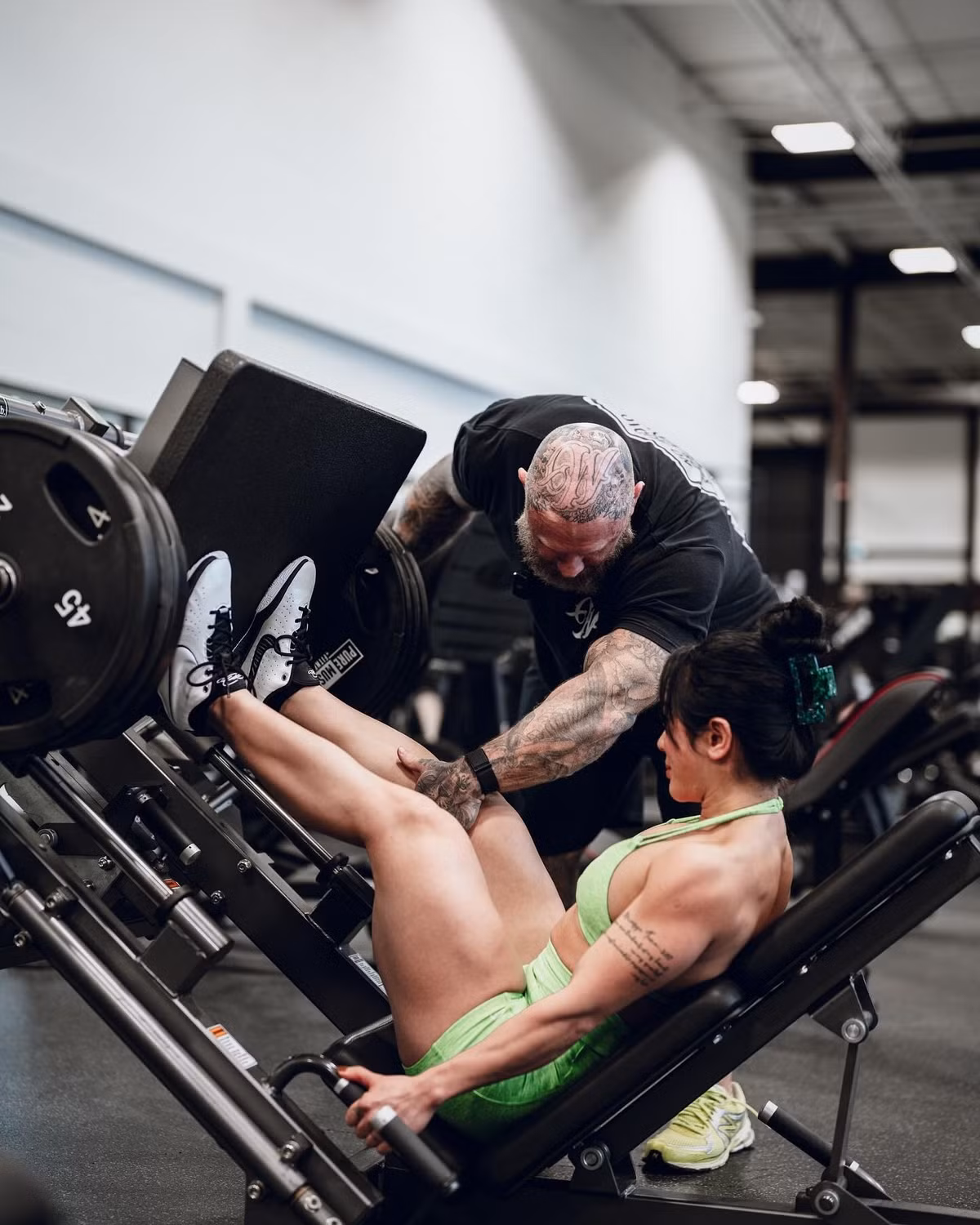 Điều đáng nói, Phương Thúy luôn nhấn mạnh vòng 3 khủng của mình là kết quả của quá trình tập luyện bền bỉ, kiên nhẫn nhiều năm. Chính vì vậy, cô được xem như hình mẫu truyền cảm hứng cho giới trẻ theo đuổi fitness chuyên nghiệp.