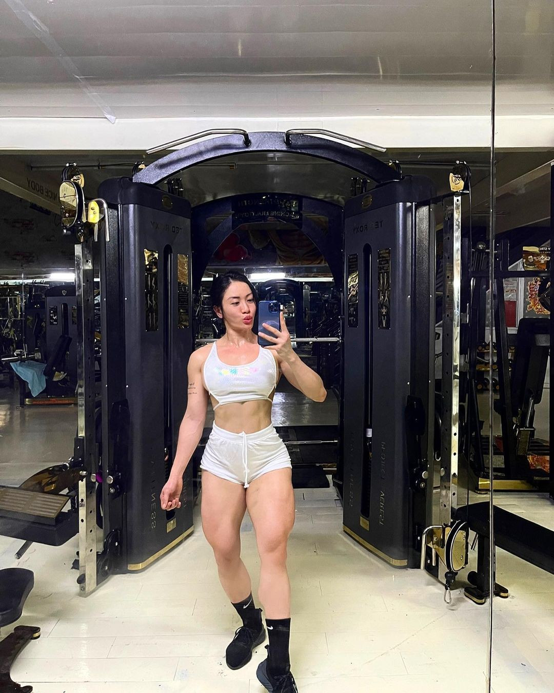 Phương Thúy xây dựng hình ảnh gắn liền với thể hình và phong cách quyến rũ.