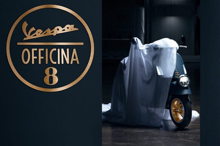 Mỗi chiếc Vespa Officina 8 đều đi kèm một bộ phụ kiện đặc biệ, một hộp thiếc có màu sắc của Phiên bản đặc biệt này, trong đó có Sách hướng dẫn sử dụng.