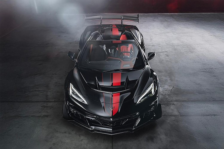 Về thiết kế, ZR1X khoác lên mình vẻ ngoài đậm chất chiến đấu. Gói ZTK hiệu suất cao mang lại bộ bodykit khí động học từ sợi carbon, lốp Michelin Pilot Sport Cup 2R, cùng phanh gốm carbon đường kính lên tới 16.5 inch, cùm phanh 10 piston phía trước.