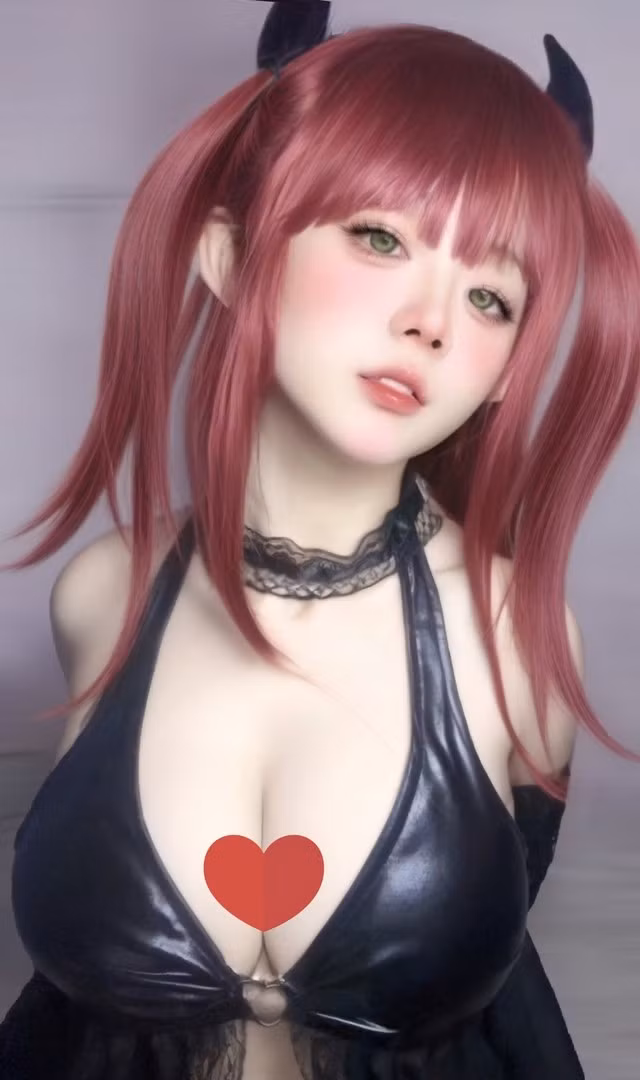 Vốn thẳng thắn, Hẩu Hẩu một lần nói rõ, đăng bài nhắn nhủ rằng: "Mình thích cosplay, chỉ cos vì đam mê cho nên sẽ không chuyên nghiệp. Ảnh chụp sẽ luôn luôn được chỉnh sửa đầy đủ nên đừng ai vô nhắn tin kêu mình toàn PTS nữa. Mình block ạ".