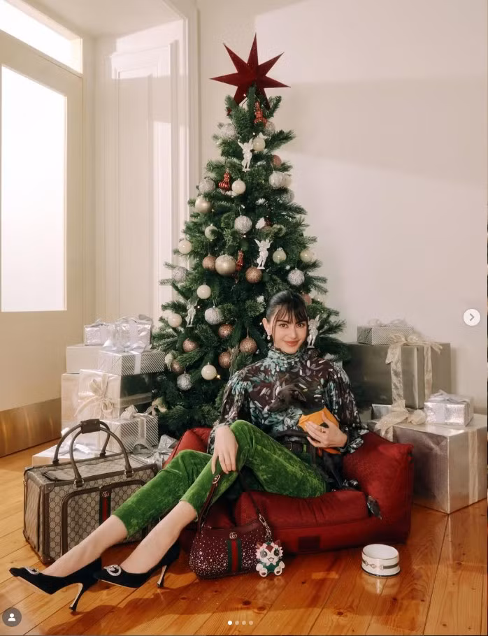 Phong cách của Mai Davika được đánh giá cao bởi sự thời thượng, táo bạo nhưng vẫn giữ được nét quyến rũ rất riêng.