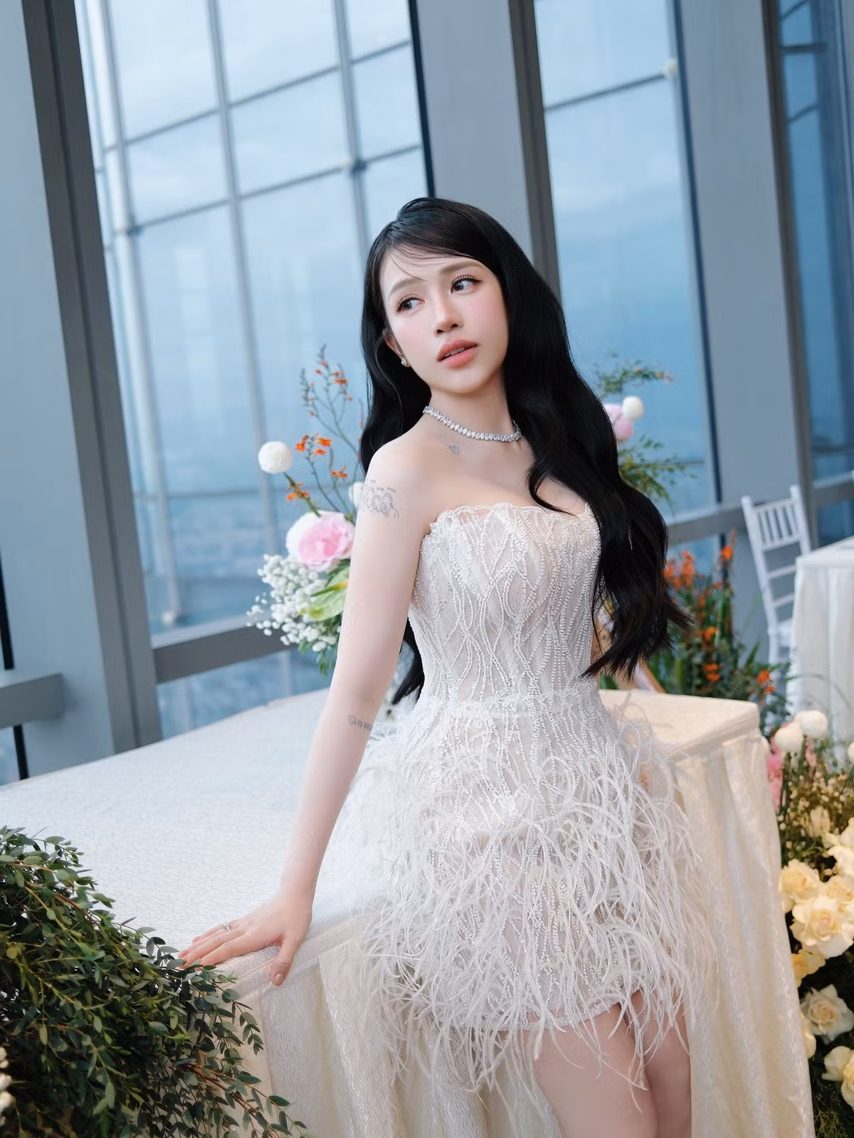 Joyce Phạm và chồng được mệnh danh là “rich kid chính hiệu” khi thường xuyên xuất hiện cùng cuộc sống xa hoa, nhung lụa. Sau lễ cưới đình đám, cả hai lần lượt đón con trai Jayden (2020), con gái Jayla (2022), bé trai Jayson (2024) và Jayric (tháng 6/2025). Ảnh sử dụng trong bài: FBNV