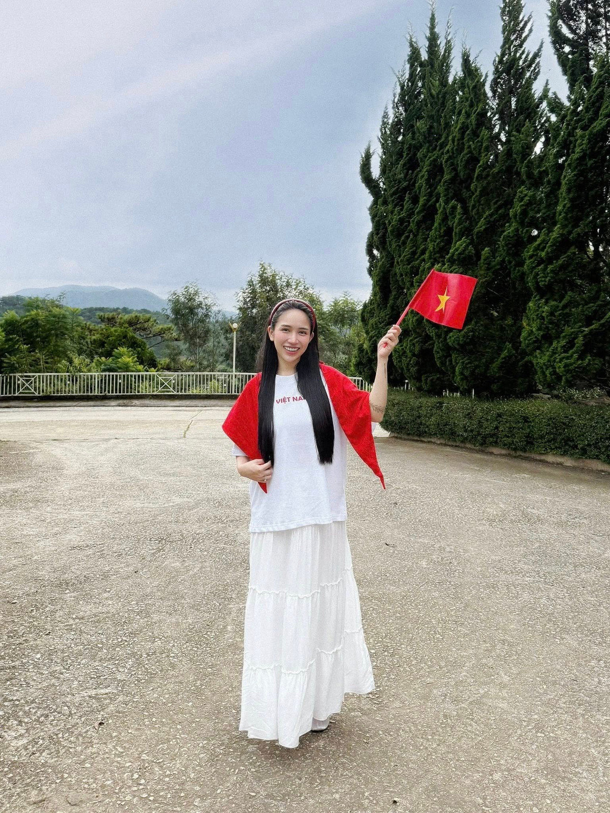 Sau lần sinh con thứ 4, Joyce Phạm - con gái đại gia Minh Nhựa - thường xuyên đăng tải hình ảnh dự sự kiện, đi du lịch, tận hưởng khoảnh khắc đời thường với thần thái rạng rỡ.