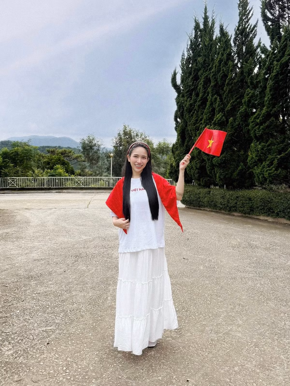 Sau lần sinh con thứ 4, Joyce Phạm - con gái đại gia Minh Nhựa - thường xuyên đăng tải hình ảnh dự sự kiện, đi du lịch, tận hưởng khoảnh khắc đời thường với thần thái rạng rỡ.