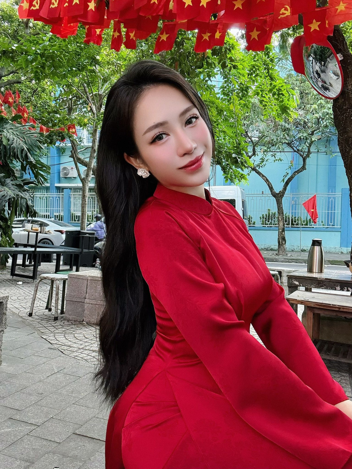 Trước thắc mắc này, Joyce Phạm phân trần: “Em nói vậy dễ khiến nhiều người hiểu lầm rằng chị sinh xong không kiêng cữ gì mà đi chơi luôn, như vậy lại tội cho chị”.