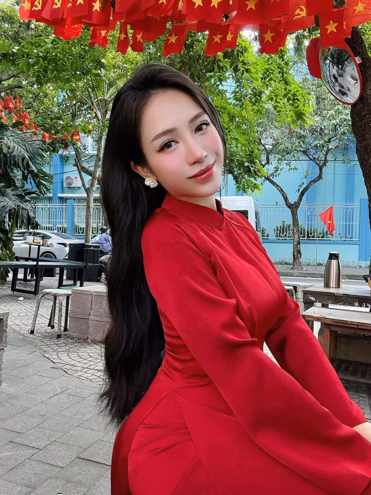 Trước thắc mắc này, Joyce Phạm phân trần: “Em nói vậy dễ khiến nhiều người hiểu lầm rằng chị sinh xong không kiêng cữ gì mà đi chơi luôn, như vậy lại tội cho chị”.