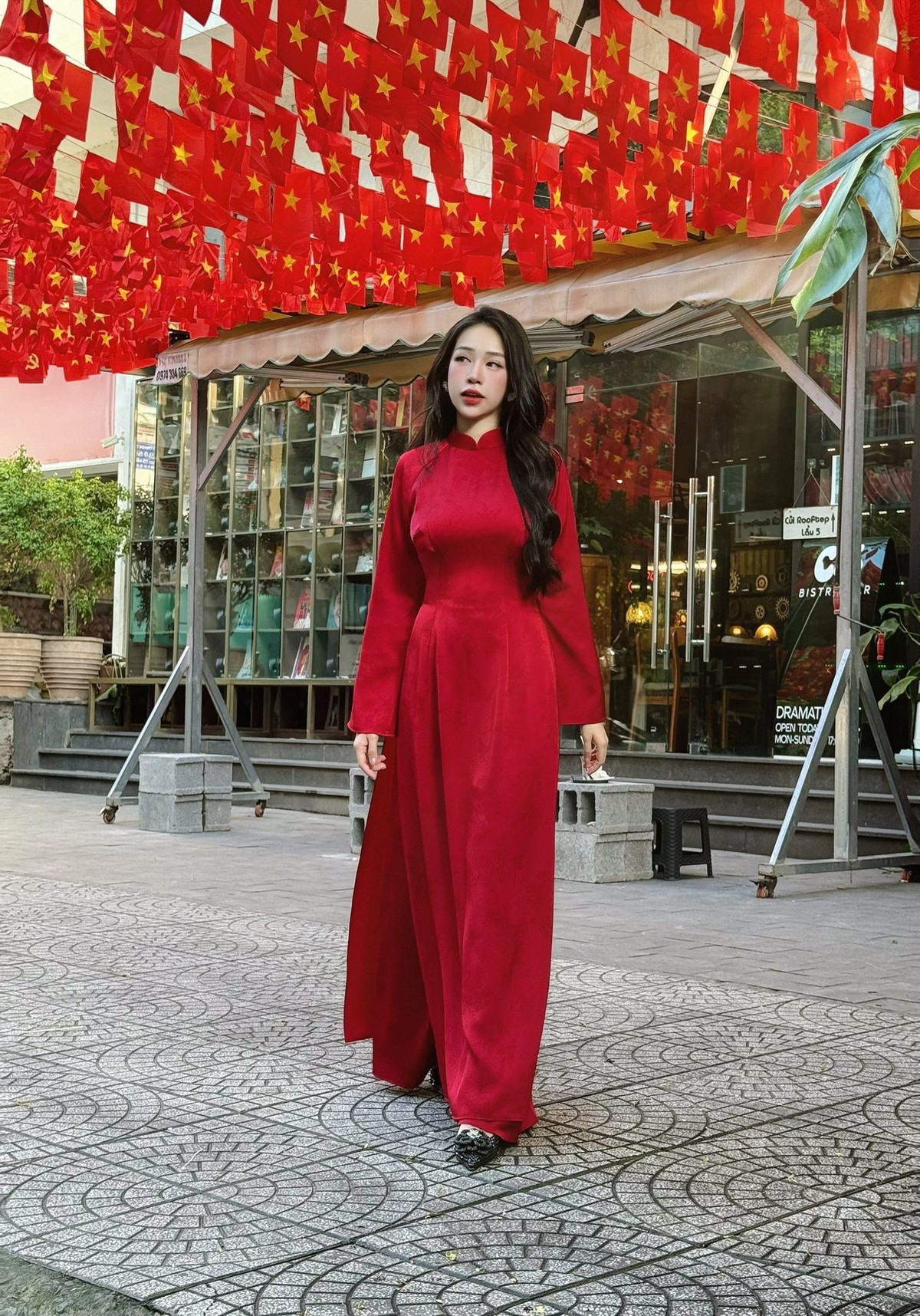 Tuy nhiên, khác với nhiều người trước kia ở cữ 3 tháng, Joyce Phạm cho hay cô chỉ "kiêng" trong 1 tháng. "Việc này vừa kết hợp truyền thống và hiện đại, chứ không hoàn toàn gò bó như trước", cô giải thích thêm.