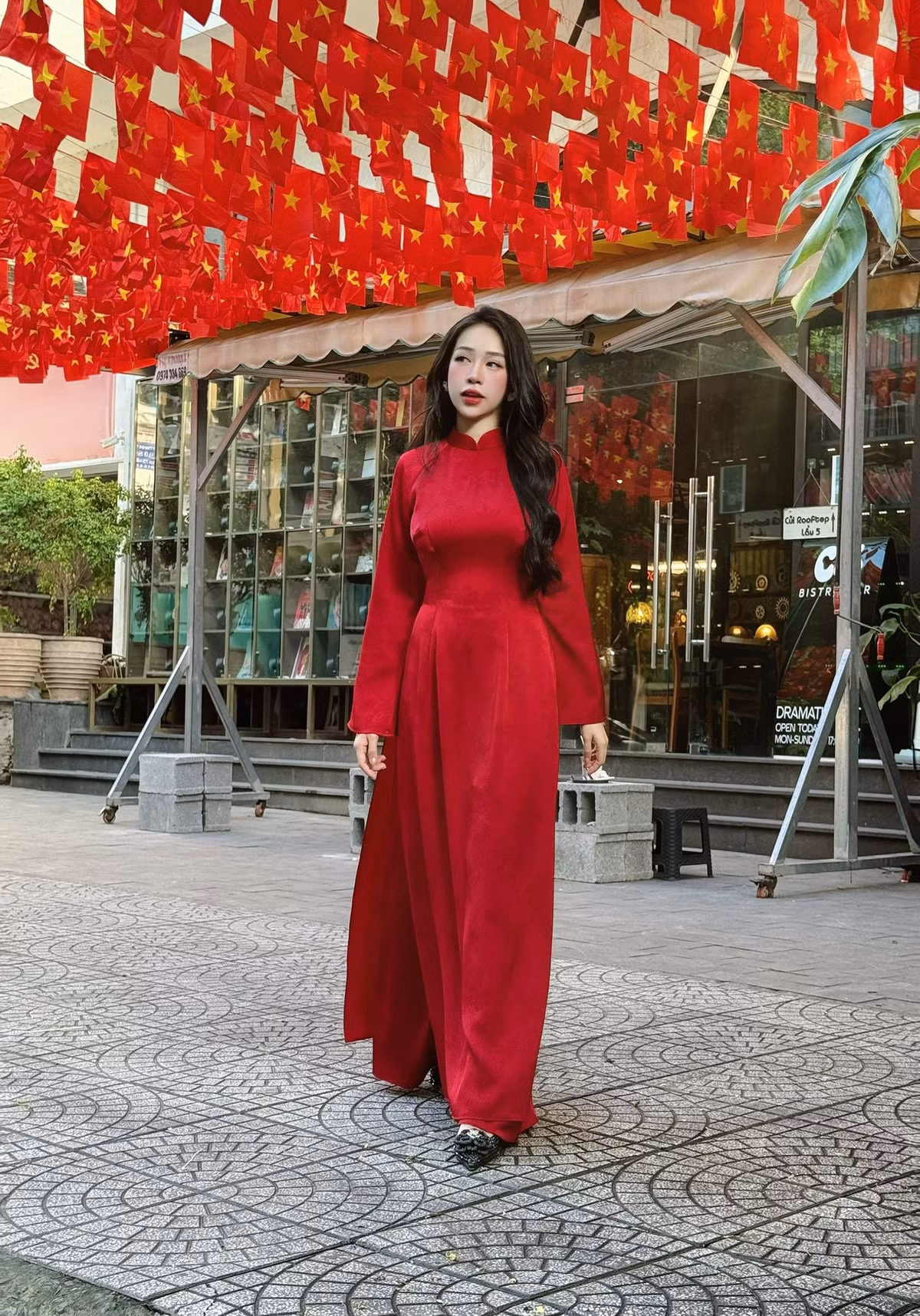 Tuy nhiên, khác với nhiều người trước kia ở cữ 3 tháng, Joyce Phạm cho hay cô chỉ "kiêng" trong 1 tháng. "Việc này vừa kết hợp truyền thống và hiện đại, chứ không hoàn toàn gò bó như trước", cô giải thích thêm.