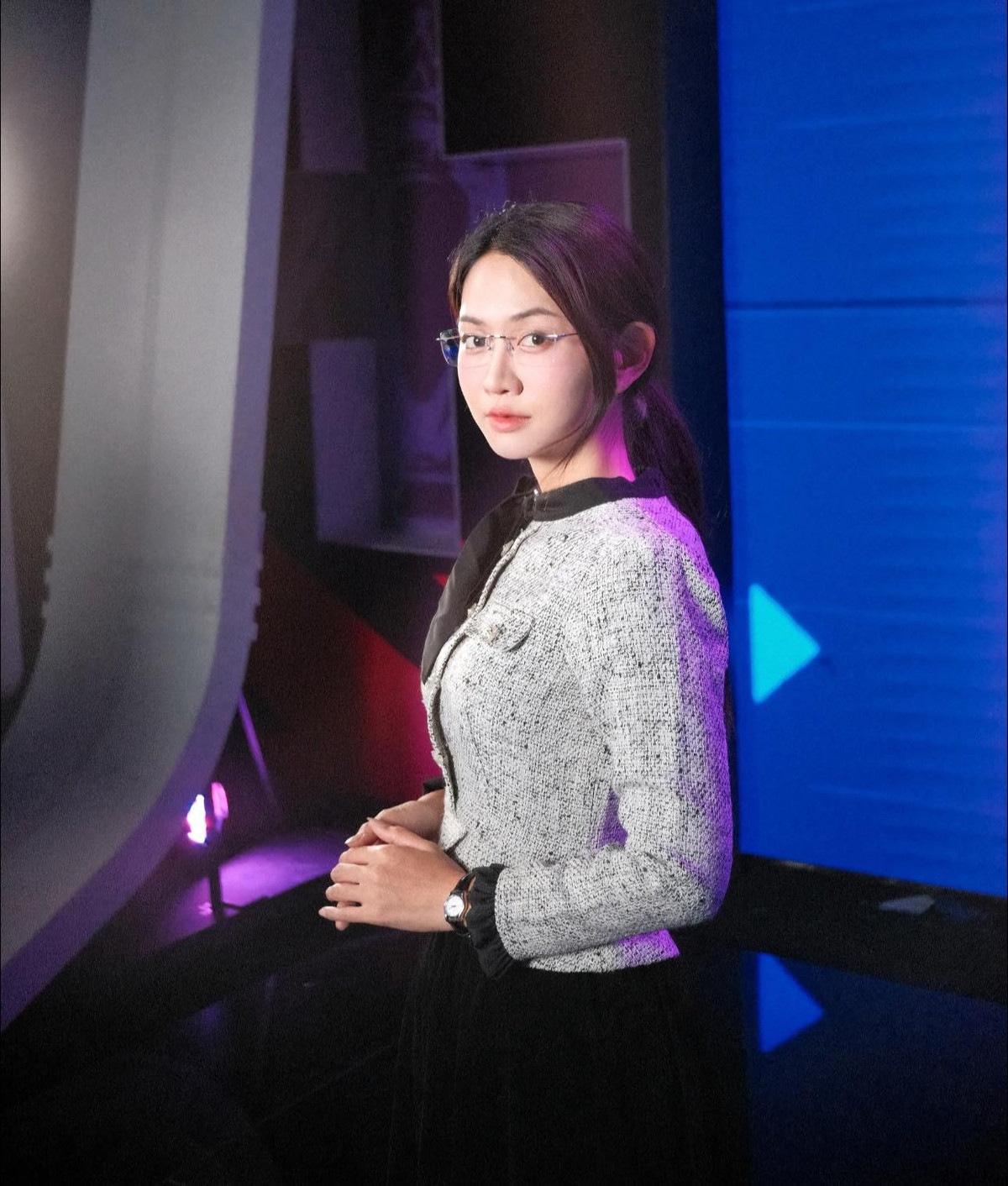 Sự chuyển hướng sang concept mang màu sắc nghệ thuật truyền thống cho thấy Lê Bống ngày càng chú trọng hơn đến hình ảnh, đồng thời sẵn sàng thử sức với những không gian sáng tạo mới.