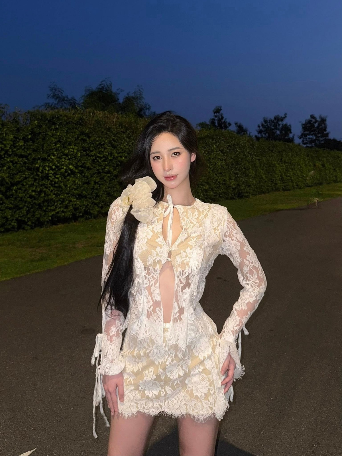 Trước đó, Uyên Ni từng vướng phải drama ồn ào khi một số tin đồn nhạy cảm về cuộc sống cá nhân và phong cách ăn mặc táo bạo của cô lan truyền trên MXH.