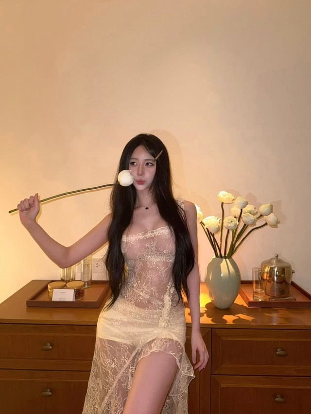 Chỉ sau ít giờ đăng tải, loạt ảnh này lại tiếp tục “gây bão” với lượng like và chia sẻ tăng vọt, kèm theo vô số lời khen ngợi không ngớt từ cộng đồng mạng.