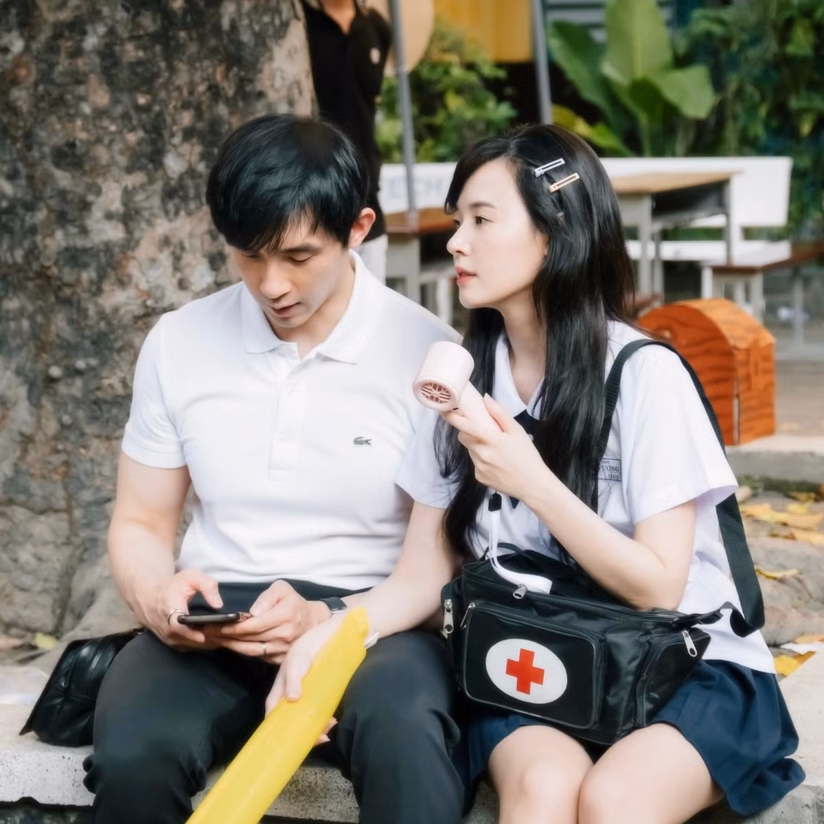 Để có được vẻ ngoài "bất chấp thời gian" này, chắc chắn Midu đã phải có một chế độ chăm sóc bản thân vô cùng kỹ lưỡng, từ việc tập luyện, ăn uống khoa học cho đến việc giữ tinh thần lạc quan, vui vẻ.