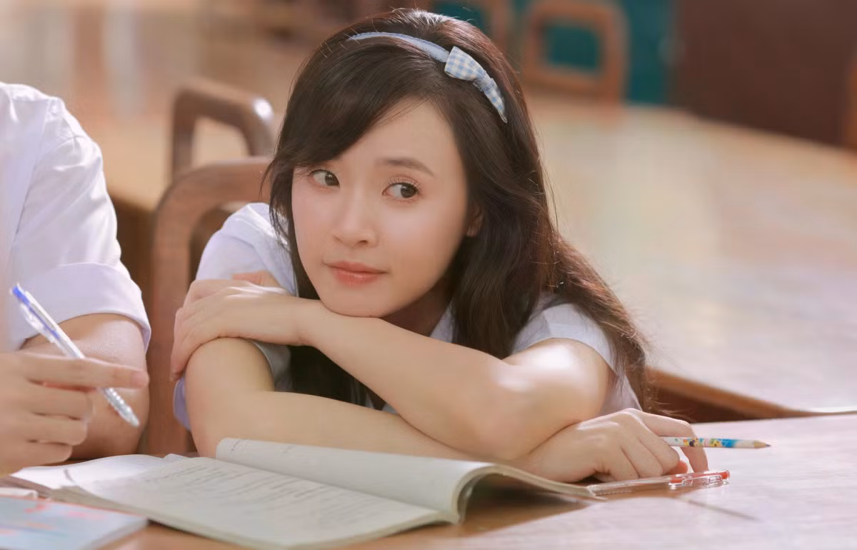 Vốn được mệnh danh là một trong những mỹ nhân không tuổi của showbiz Việt, Midu luôn khiến công chúng ngưỡng mộ bởi vẻ ngoài xinh đẹp, dịu dàng và thanh thoát.