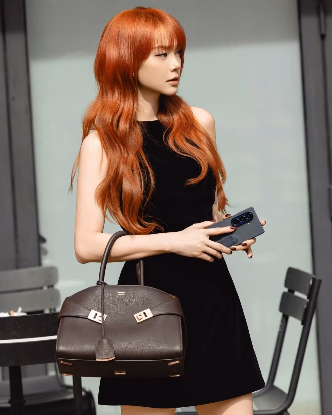 Minh Hằng ghi dấu ấn mạnh mẽ trong lòng khán giả ở cả hai lĩnh vực ca hát và diễn xuất. Ở mảng âm nhạc, Minh Hằng từng “làm mưa làm gió” với loạt ca khúc như Một vòng trái đất, Cô nàng đáng yêu, Phải chăng em đã yêu, trở thành biểu tượng của thế hệ khán giả trẻ một thời.