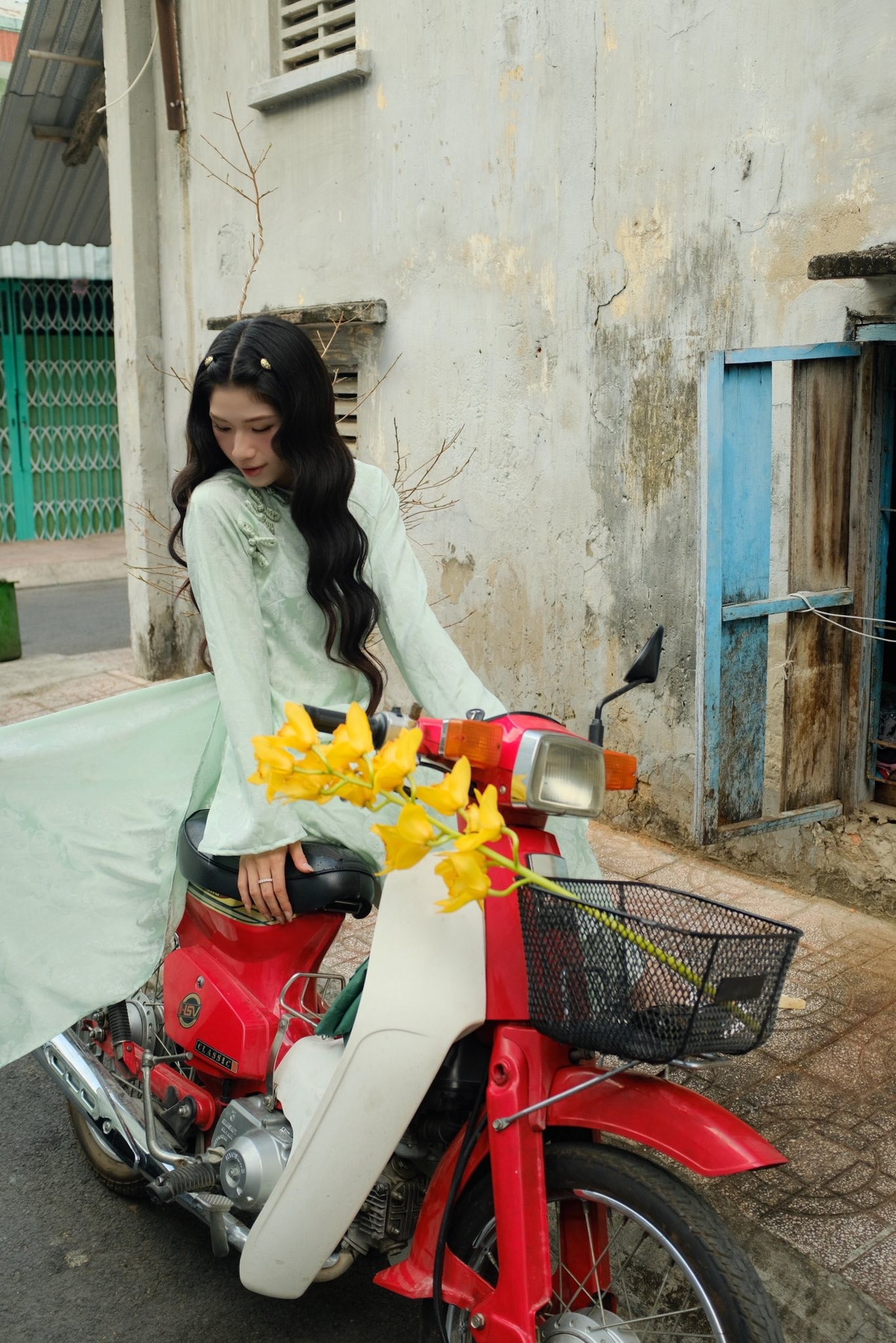 View - “Hot girl Karate” Trang Cẩm Lành dịu dàng trong tà áo dài | Báo Tri thức và Cuộc sống - TIN TỨC PHỔ BIẾN KIẾN THỨC 24H