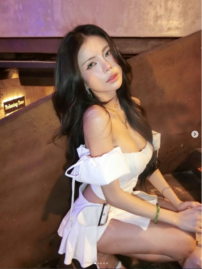 Mai Dora tên thật là Trương Vũ Quỳnh Mai, sinh năm 1995, là một trong những nữ MC, streamer nổi tiếng hàng đầu của cộng đồng Esports Việt Nam. Cô gắn liền với giải đấu Liên Minh Huyền Thoại VCS, từng đảm nhận vai trò MC tại VETV và trở thành gương mặt quen thuộc trong các buổi phỏng vấn tuyển thủ sau trận đấu.