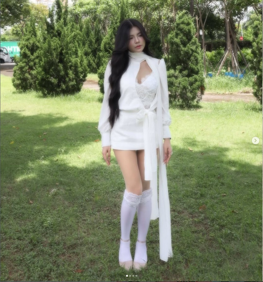 Về đời tư, Mai Dora từng nhận được nhiều sự quan tâm khi công khai mối quan hệ tình cảm và tiến tới hôn nhân với caster Văn Tùng – một gương mặt quen thuộc của làng Esports. Chuyện tình đẹp và cuộc sống hôn nhân viên mãn càng giúp hình ảnh của nữ MC ghi thêm điểm trong mắt người hâm mộ.