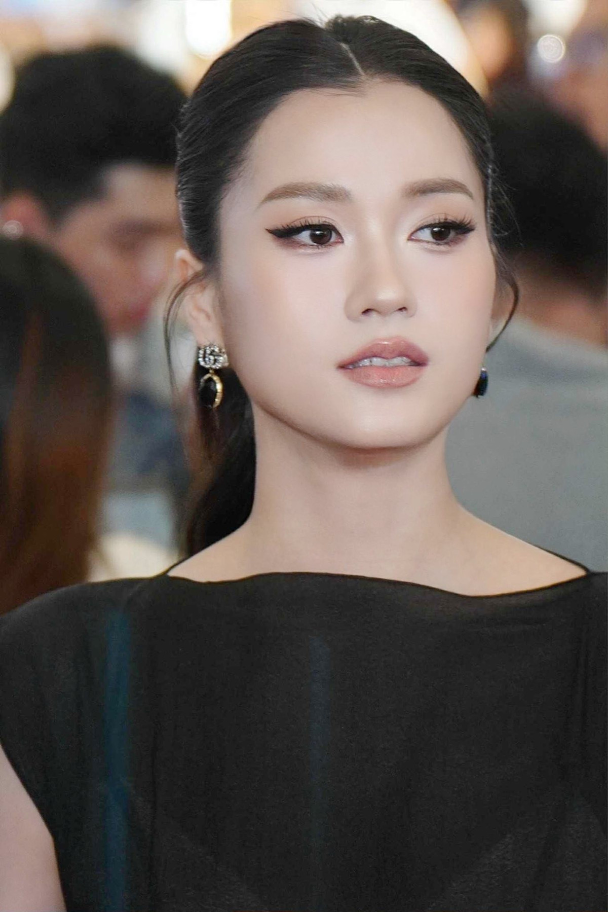 Không chỉ nhan sắc thăng hạng, Lâm Vỹ Dạ còn có giai đoạn hoạt động nghệ thuật vô cùng sôi nổi.