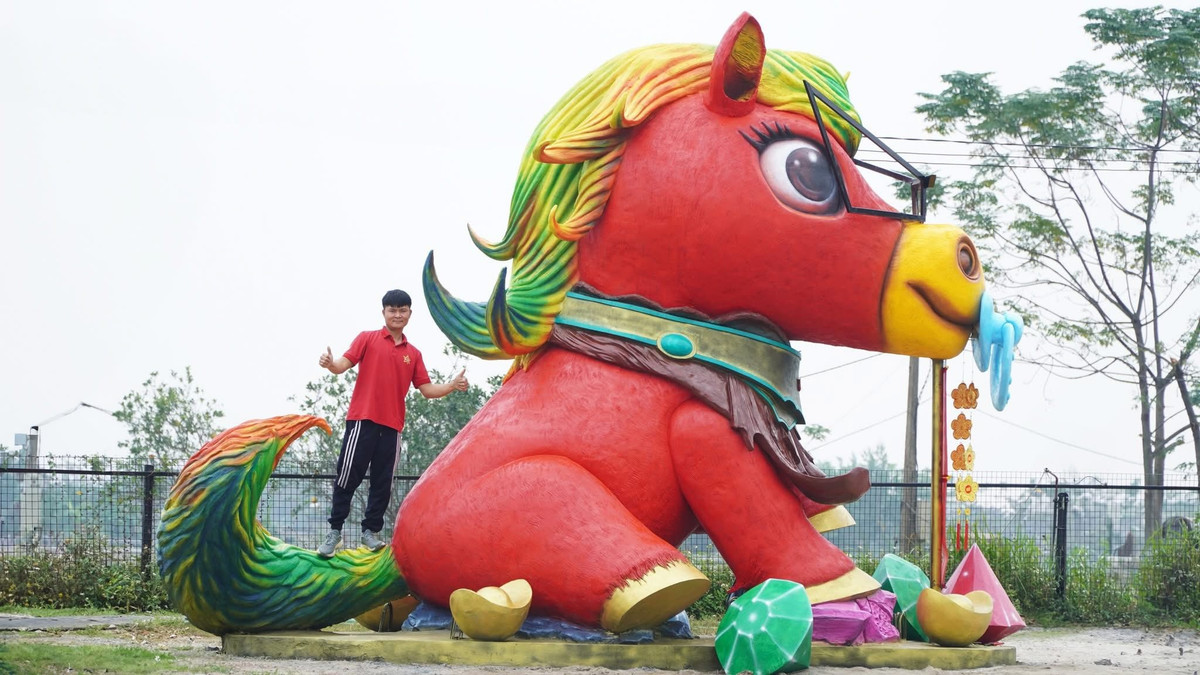 Hình ảnh ngộ nghĩnh linh vật "Ngựa vui vẻ".