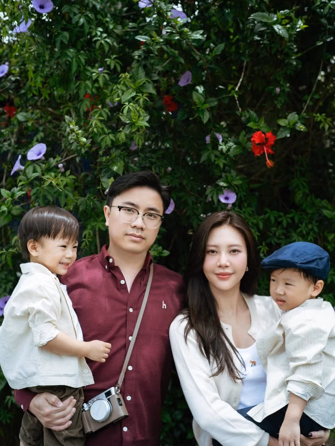 Sau một thời gian hoạt động trong lĩnh vực giải trí, Vũ Ngọc Châm đã lựa chọn rẽ hướng, xây dựng tổ ấm riêng. Vào cuối năm 2020, cô bất ngờ tổ chức đám hỏi với ông xã T.V.H, một doanh nhân sinh năm 1988 điều hành công ty về thiết bị điện ở Hà Nội.