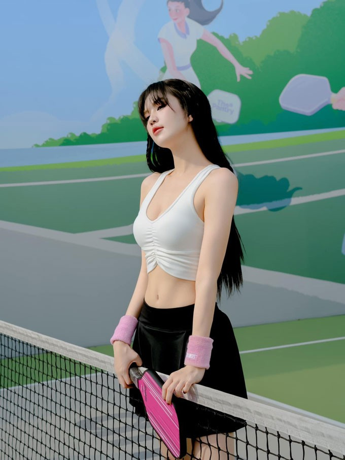 Sự xuất hiện của Ngọc Trinh trên sân pickleball một lần nữa khẳng định sự đa dạng trong phong cách và cuộc sống của cô.