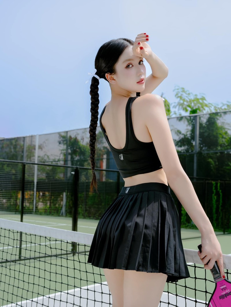 Hình ảnh Ngọc Trinh trên sân pickleball nhanh chóng thu hút sự chú ý của cộng đồng mạng và người hâm mộ.