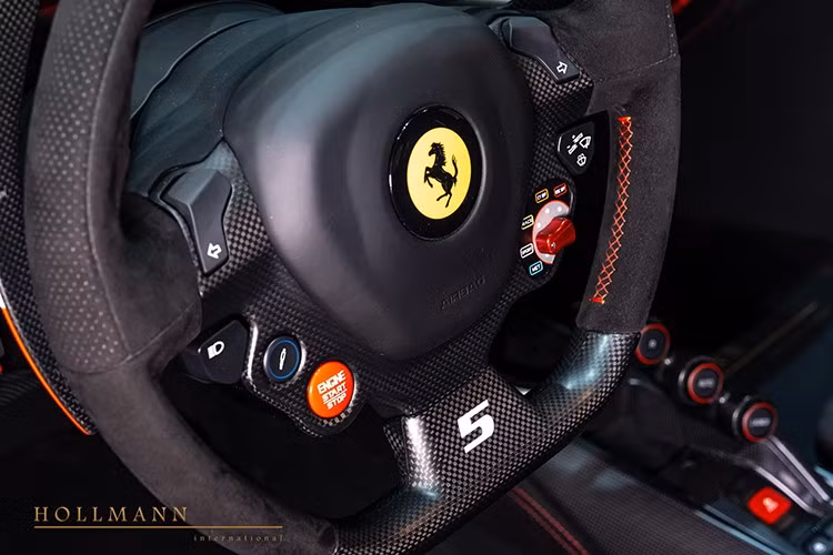 Mức giá trung bình của một chiếc Ferrari 488 Pista hiện nay đã lên tới hơn nửa triệu đô la, vì vậy chắc hẳn người ta phải thực sự giàu có mới có thể mua được nó.