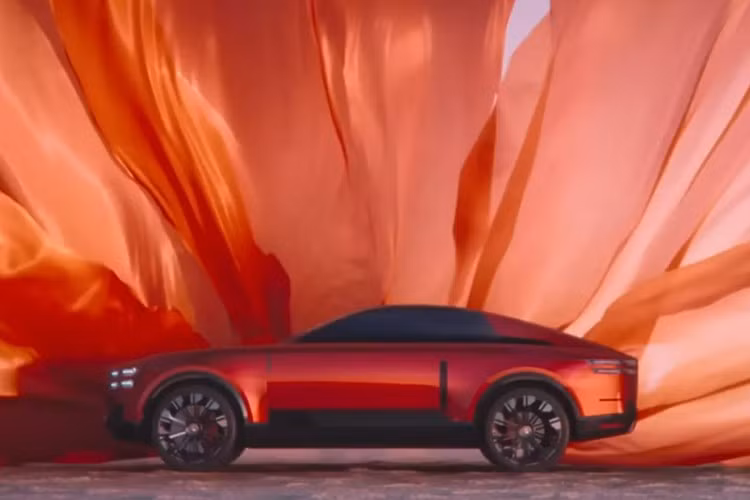 Có thể nói, biến Toyota Century hạng sang thành một mẫu xe thể thao là một động thái không thể ngờ tới của Toyota. Bên cạnh đó, thiết kế ngoại thất của xe cũng gây bối rối không ít.