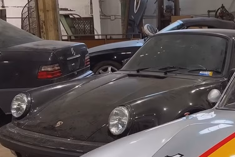 Đến năm 1978, dung tích xi-lanh tăng lên 3,3 lít và hệ thống làm mát trung gian được bổ sung, nâng công suất lên 300 mã lực và mô-men xoắn 304 lb-ft (412 Nm), những con số đáng kinh ngạc vào thời điểm đó. Với trọng lượng khoảng 3.000 pound (1.360 kg), chiếc 930 có tốc độ kinh hoàng. Tăng tốc từ 0 đến 60 dặm/giờ chỉ trong khoảng 4,9 giây, và tốc độ tối đa đạt 160 dặm/giờ (257 km/giờ).