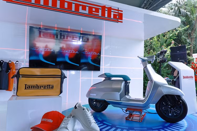 Hiện tại, Lambretta chưa có kế hoạch thương mại đối với dòng xe scooter thuần điện nói chung và Elettra nói riêng. Phiên bản thương mại chắc chắn sẽ có nhiều trang bị tiện nghi hơn hướng đến nhóm khách hàng cao cấp.