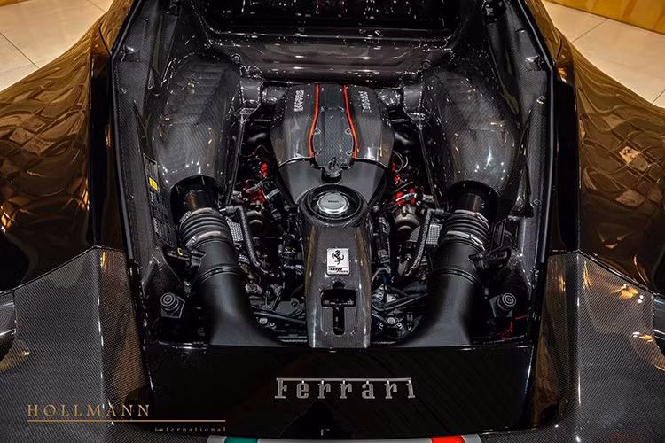 Xe có thể đạt tốc độ 200 km/h trong 7,6 giây và dừng hẳn từ 0-100 km/h chỉ trong 29,5 m. Tốc độ tối đa của xe có thể đạt 340 km/h. Theo hãng siêu xe Ý, Ferrari 488 Pista đã hoàn thành một vòng đường đua Fiorano trong một phút 21,5 giây.