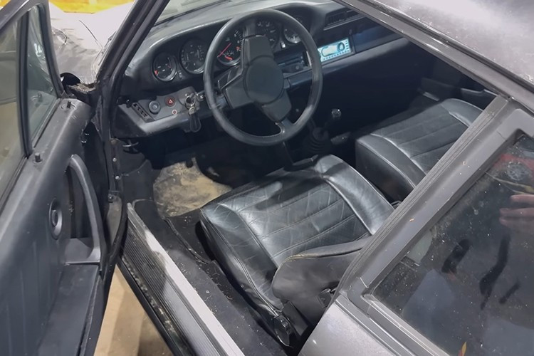 Năm 1981, Porsche chỉ sản xuất 761 chiếc 930 Turbo để bán trên toàn thế giới, một con số thấp đáng kinh ngạc khiến những chiếc xe còn sót lại, chưa qua chỉnh sửa, trở nên cực kỳ hiếm.