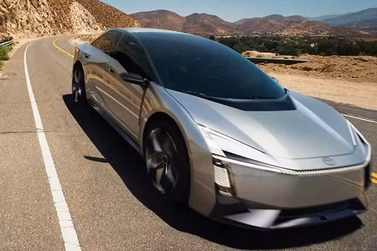 Những sự thay đổi trên mẫu xe Toyota Corolla mới lộ diện này được xem là nỗ lực làm mới hình ảnh của một chiếc Corolla với thiết kế "bảo thủ", nhằm thu hút nhóm khách hàng trẻ, năng động trong kỷ nguyên xe điện.