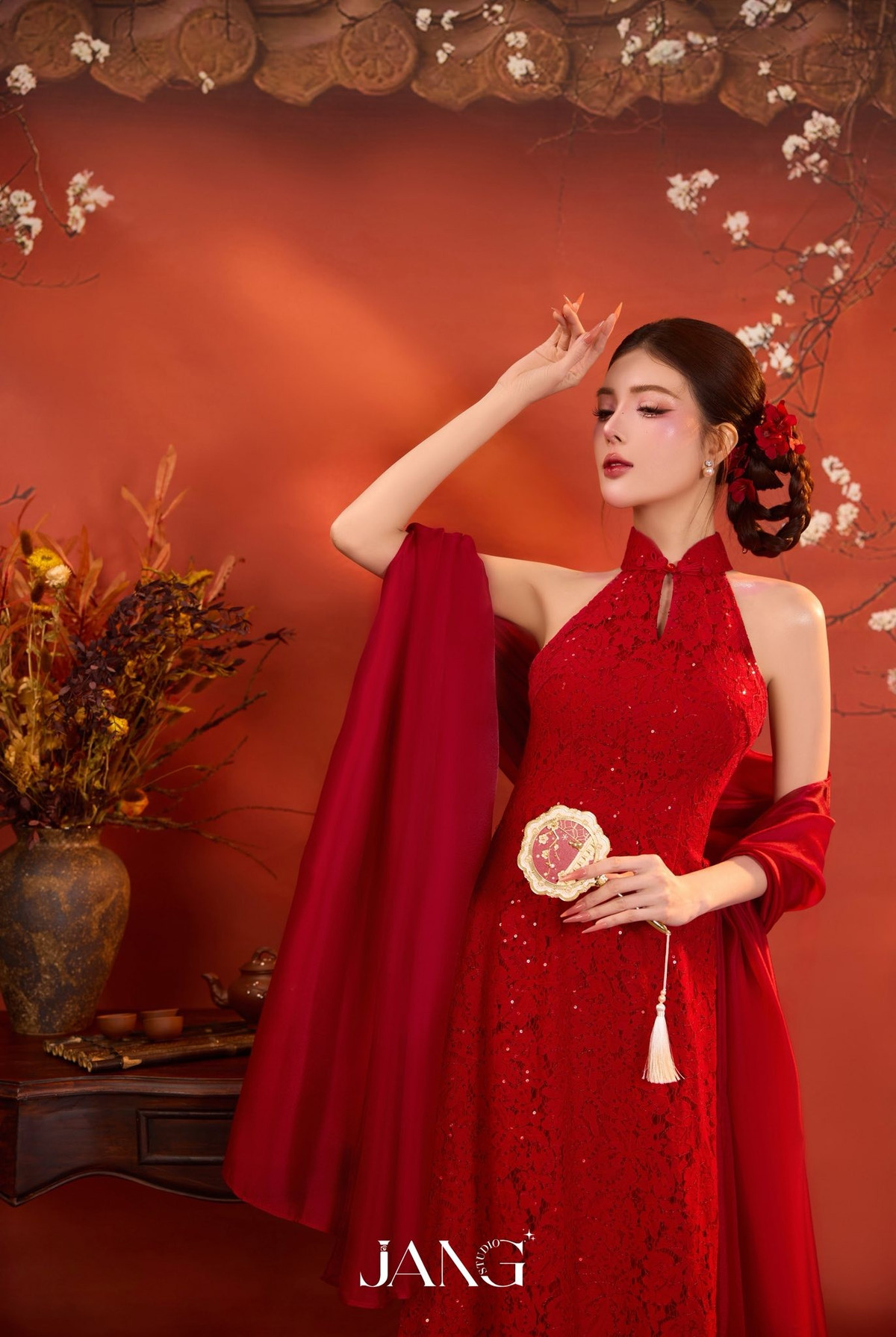 Dù đã bước qua tuổi ngoài 30, Lilly Luta vẫn giữ được vẻ trẻ trung đáng ngưỡng mộ, khiến nhiều người nhận xét nhan sắc của cô dường như không bị thời gian bào mòn.