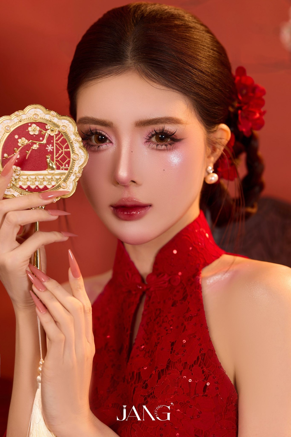Bước sang năm 2026, Lilly Luta vẫn duy trì sức hút trong showbiz với vai trò diễn viên chuyên nghiệp và người mẫu ảnh.