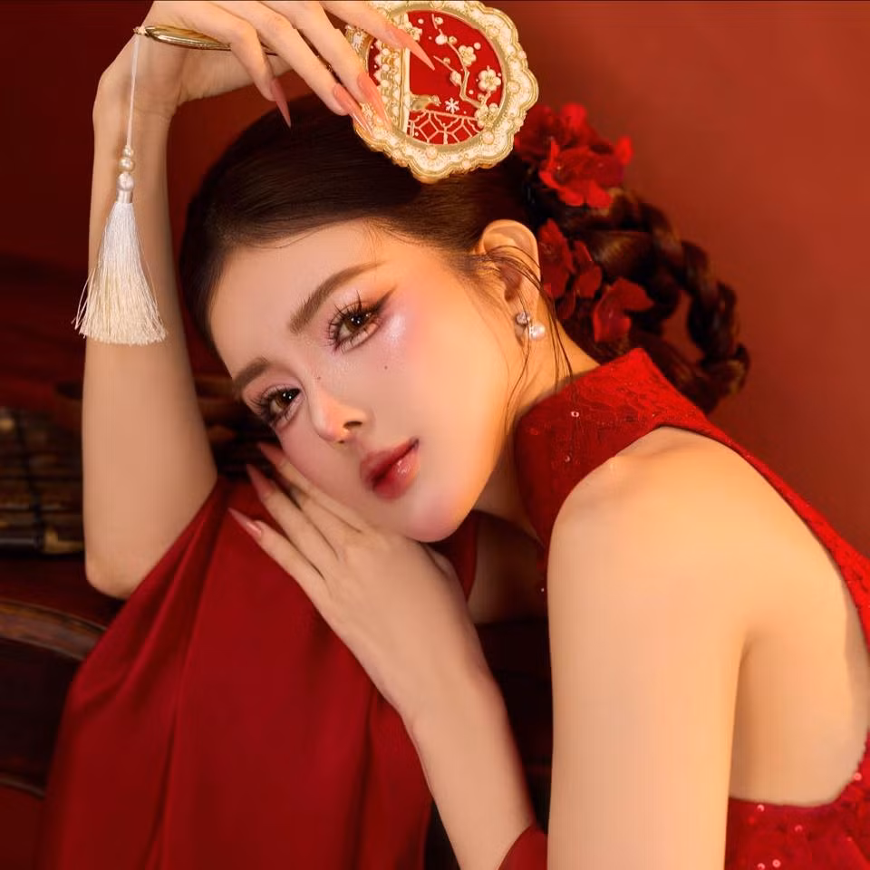 Lilly Luta tích cực tham gia các dự án quảng bá văn hóa truyền thống Việt Nam, cổ phục, đồng thời xuất hiện trong một số chương trình truyền hình thực tế, trong đó có Danh hài đất Việt với màn hóa thân thành Công tử Bạc Liêu vào năm 2025. Những hoạt động này giúp hình ảnh của cô ngày càng đa dạng và trưởng thành hơn.