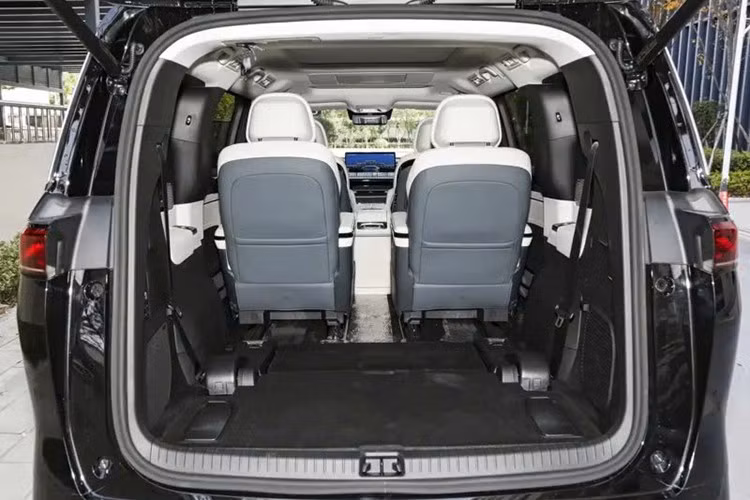 Bản cao cấp nhất sẽ sở hữu hệ thống hỗ trợ lái God’s Eye B với cảm biến LiDAR, hỗ trợ dẫn đường trong phố và tự động đỗ xe nâng cao. Các phiên bản tầm trung dùng công nghệ God’s Eye C, hỗ trợ lái trên cao tốc.